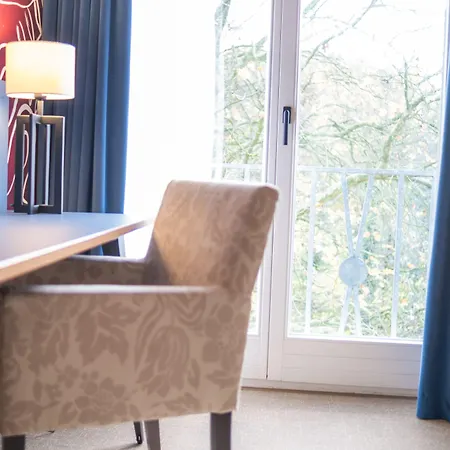 Lola Hotel 4*