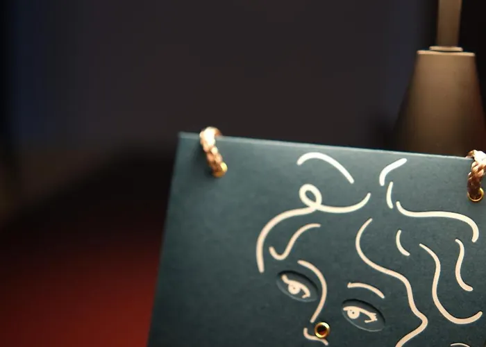 Lola فندق إسن